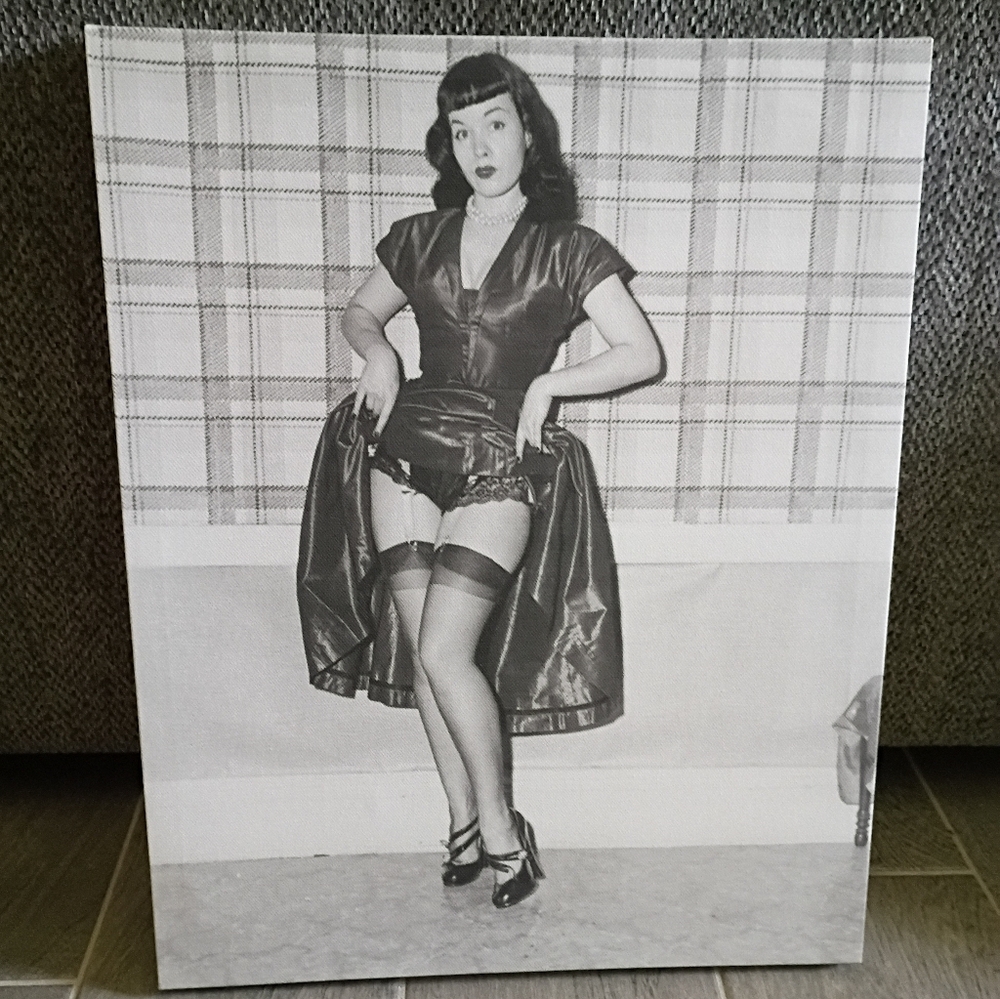 Bettie Page Vintage Pin-Up Canvas Art - 16"x20" (Exact 15.75x19.75)Black & White